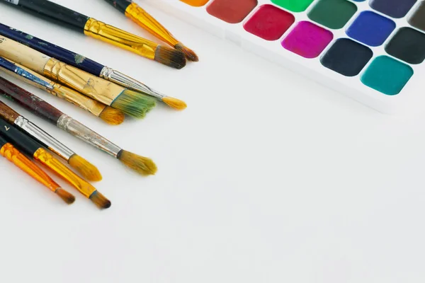 Boyalı ve fırçalı sanatçı masaüstü