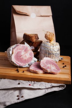 Tahtada tavuk sosisi