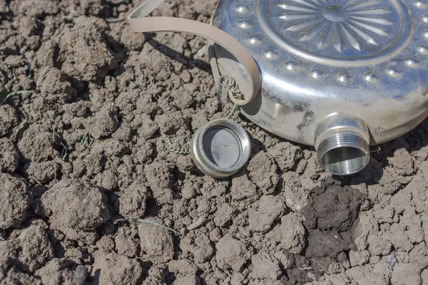 Sequía Desierto Frasco Vacío Recipiente Sin Agua Siente Sed Agua — Foto de Stock