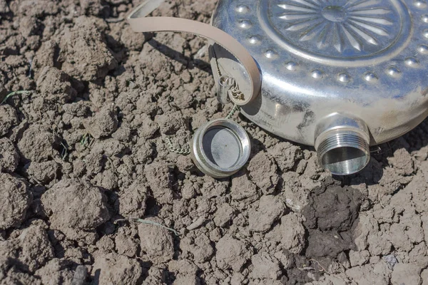 Seca Deserto Frasco Vazio Recipiente Sem Água Sente Sede Beber — Fotografia de Stock