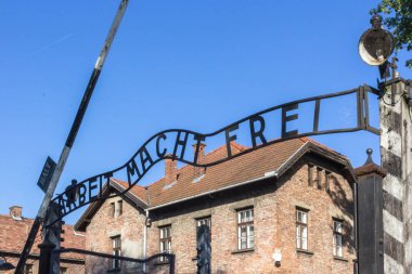 Ölüm fabrikası için ağ geçidi. Auschwitz ölüm fabrikada girişi. Auschwitz-Birkenau toplama kampı. Auschwitz anıt. Polonya'daki toplama kampı. Savaşın dehşeti. Fabrika ölüm. İkinci Dünya Savaşı. Naziler zulüm.