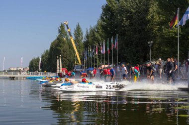Ternopil, Ukrayna - 25-26 Ağustos 2018: Uim Dünya Şampiyonası 2018 Ternopil hidro Gp. su motor sporları. Formula-1 su. Su üzerinde yarış. 