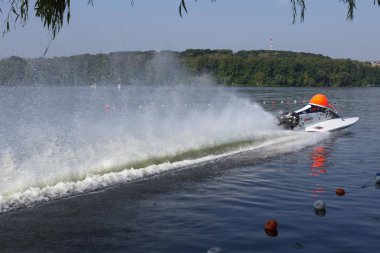 Ternopil, Ukrayna - 25-26 Ağustos 2018: Uim Dünya Şampiyonası 2018 Ternopil hidro Gp. su motor sporları. Formula-1 su. Su üzerinde yarış. 