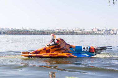 Ternopil, Ukrayna - 25-26 Ağustos 2018: Uim Dünya Şampiyonası 2018 Ternopil hidro Gp. su motor sporları. Formula-1 su. Su üzerinde yarış. 