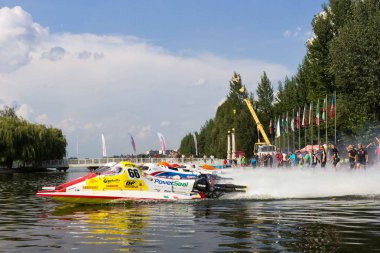 Ternopil, Ukrayna - 25-26 Ağustos 2018: Uim Dünya Şampiyonası 2018 Ternopil hidro Gp. su motor sporları. Formula-1 su. Su üzerinde yarış. 