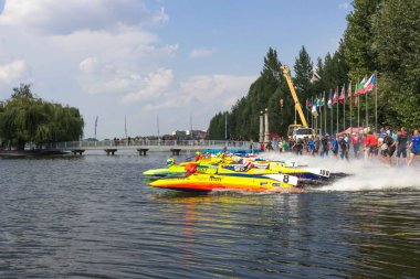 Ternopil, Ukrayna - 25-26 Ağustos 2018: Uim Dünya Şampiyonası 2018 Ternopil hidro Gp. su motor sporları. Formula-1 su. Su üzerinde yarış. 