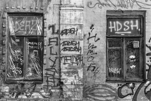 Graffiti Nas Paredes Antiga Casa Arte Rua Fachada Pintada Uma — Fotografia de Stock