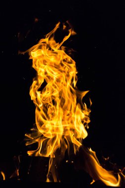 Şeytani alev. Cehennem ateşi. Dilleri ateş dans arka plan. Yangın tehlikesi. Emanet ateş. Tutkulu aşk. Kamp ateşi etrafında güneşlenmek.