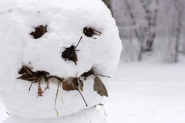 Sculpture Snow Strange Terrifying Snowman Playing Outdoors Winter Family Winter — Stock Photo, Image