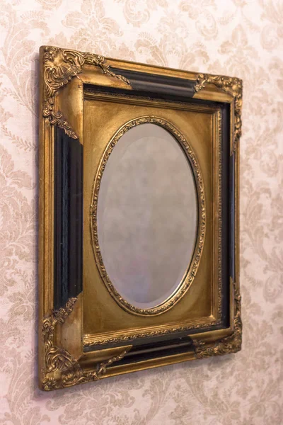 Винтажное Зеркало Отражения Старое Зеркало Резной Рамке Ретро Стиль Интерьере — стоковое фото