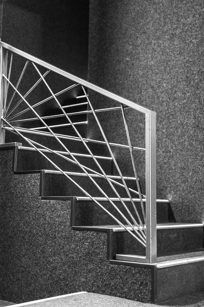 Escalera Blanco Negro Fondo Industrial Líneas Geométricas Solución Arquitectónica Diseño — Foto de Stock