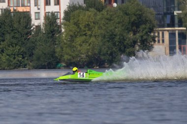 Ternopil/Ukrayna - 26.08.2019 2019. Dünya Motorbot Şampiyonası. F-125, F-250 ve F-500 sınıflarında su formülü. Motorlu tekne yarışı. Hız rekabeti. Hızlı motorlu tekne.