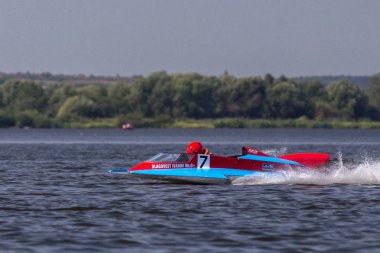 Ternopil/Ukrayna - 26.08.2019 2019. Dünya Motorbot Şampiyonası. F-125, F-250 ve F-500 sınıflarında su formülü. Motorlu tekne yarışı. Hız rekabeti. Hızlı motorlu tekne.