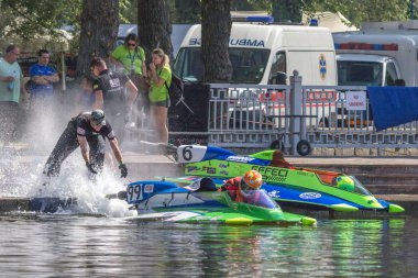 Ternopil/Ukrayna - 26.08.2019 2019. Dünya Motorbot Şampiyonası. F-125, F-250 ve F-500 sınıflarında su formülü. Motorlu tekne yarışı. Hız rekabeti. Hızlı motorlu tekne.
