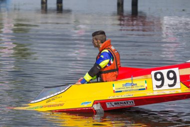 Ternopil/Ukrayna - 26.08.2019 2019. Dünya Motorbot Şampiyonası. F-125, F-250 ve F-500 sınıflarında su formülü. Motorlu tekne yarışı. Hız rekabeti. Hızlı motorlu tekne.