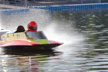 Ternopil/Ukrayna - 26.08.2019 2019. Dünya Motorbot Şampiyonası. F-125, F-250 ve F-500 sınıflarında su formülü. Motorlu tekne yarışı. Hız rekabeti. Hızlı motorlu tekne.