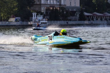 Ternopil/Ukrayna - 26.08.2019 2019. Dünya Motorbot Şampiyonası. F-125, F-250 ve F-500 sınıflarında su formülü. Motorlu tekne yarışı. Hız rekabeti. Hızlı motorlu tekne.