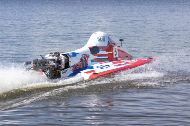 Ternopil/Ukrayna - 26.08.2019 2019. Dünya Motorbot Şampiyonası. F-125, F-250 ve F-500 sınıflarında su formülü. Motorlu tekne yarışı. Hız rekabeti. Hızlı motorlu tekne.