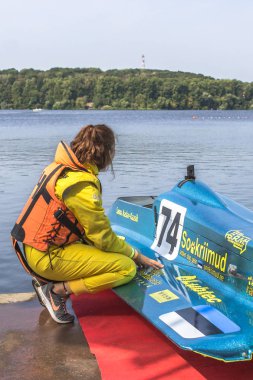 Ternopil/Ukrayna - 26.08.2019 2019. Dünya Motorbot Şampiyonası. F-125, F-250 ve F-500 sınıflarında su formülü. Motorlu tekne yarışı. Hız rekabeti. Hızlı motorlu tekne.