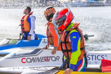 Ternopil/Ukrayna - 26.08.2019 2019. Dünya Motorbot Şampiyonası. F-125, F-250 ve F-500 sınıflarında su formülü. Motorlu tekne yarışı. Hız rekabeti. Hızlı motorlu tekne.