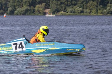 Ternopil/Ukrayna - 26.08.2019 2019. Dünya Motorbot Şampiyonası. F-125, F-250 ve F-500 sınıflarında su formülü. Motorlu tekne yarışı. Hız rekabeti. Hızlı motorlu tekne.