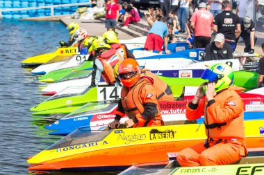 Ternopil/Ukrayna - 26.08.2019 2019. Dünya Motorbot Şampiyonası. F-125, F-250 ve F-500 sınıflarında su formülü. Motorlu tekne yarışı. Hız rekabeti. Hızlı motorlu tekne.