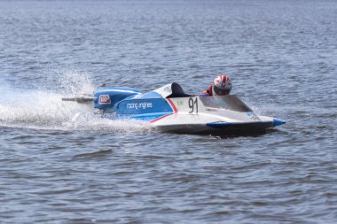 Ternopil/Ukrayna - 26.08.2019 2019. Dünya Motorbot Şampiyonası. F-125, F-250 ve F-500 sınıflarında su formülü. Motorlu tekne yarışı. Hız rekabeti. Hızlı motorlu tekne.
