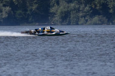 Ternopil/Ukrayna - 26.08.2019 2019. Dünya Motorbot Şampiyonası. F-125, F-250 ve F-500 sınıflarında su formülü. Motorlu tekne yarışı. Hız rekabeti. Hızlı motorlu tekne.