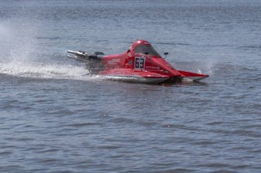 Ternopil/Ukrayna - 26.08.2019 2019. Dünya Motorbot Şampiyonası. F-125, F-250 ve F-500 sınıflarında su formülü. Motorlu tekne yarışı. Hız rekabeti. Hızlı motorlu tekne.