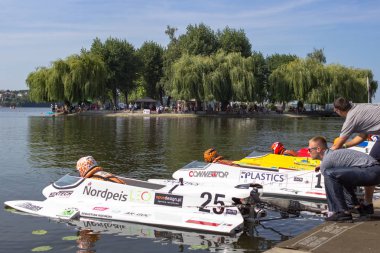 Ternopil/Ukrayna - 26.08.2019 2019. Dünya Motorbot Şampiyonası. F-125, F-250 ve F-500 sınıflarında su formülü. Motorlu tekne yarışı. Hız rekabeti. Hızlı motorlu tekne.