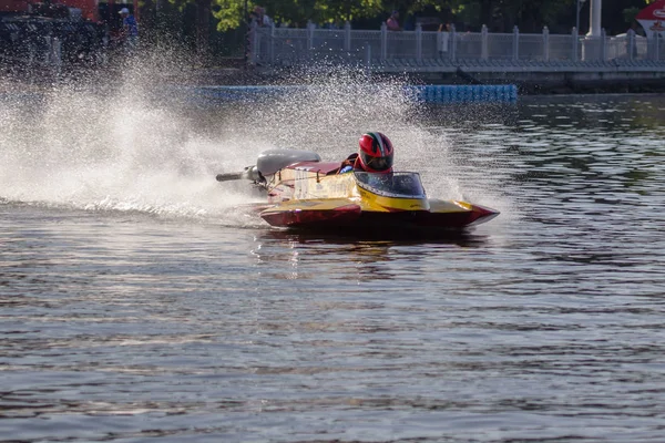 水上モーター競技 水の上の式 テルノーポリの国際選手権ハイドロGp 危険なスポーツだ スピードボートパワー 水の輸送だ 川でのレース — ストック写真