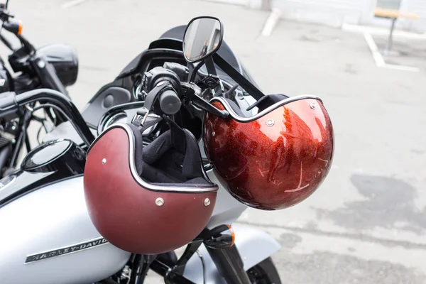 Dois Capacetes Acessório Elegante Cabeceira Motoqueiro Protecção Crânio Cabeça Segurança — Fotografia de Stock