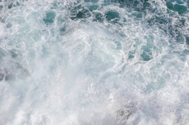 Deniz temalı duvar resmi. İç mekan için deniz manzarası. Beyaz deniz köpüğü. Dalgaların turkuaz rengi. Biscay Fırtınalı Körfezi. Dalgaların dokusu. Sprey ve denizin gücü.
