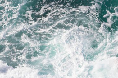 Deniz temalı duvar resmi. İç mekan için deniz manzarası. Beyaz deniz köpüğü. Dalgaların turkuaz rengi. Biscay Fırtınalı Körfezi. Dalgaların dokusu. Sprey ve denizin gücü.