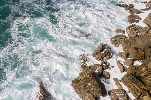 Golfo Vizcaya Fuerza Furiosa Naturaleza Las Olas Lamen Piedras Golpean —  Fotos de Stock