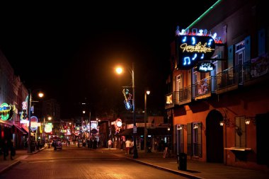 Memphis, TN, ABD - 24 Eylül 2019: The Jerry Lee Lewis Cafe ve Honky Tonk in the famous Beale Street. Lewis Rock 'n Roll' un öncülerinden biriydi.. 