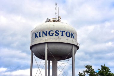 Kingston, Kanada - 1 Haziran 2025 Kingston 'da bir su kulesi, Ontario Gölü' nün kuzeydoğu ucunda bir şehir.. 