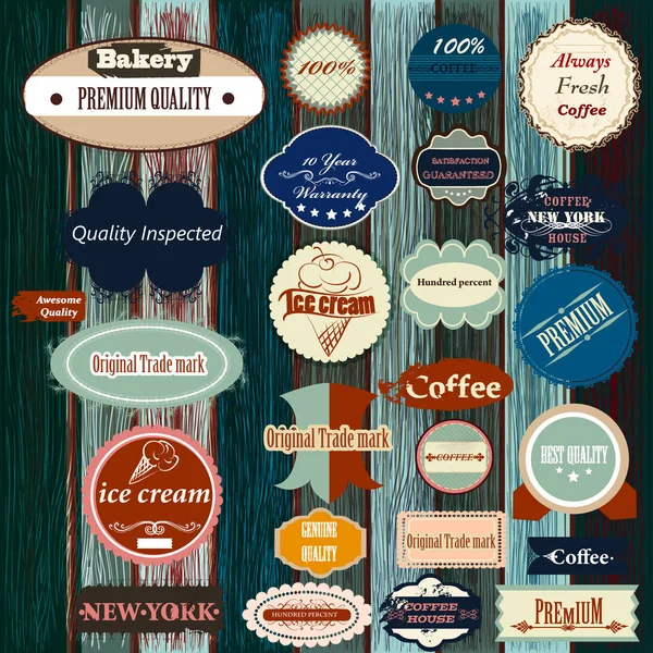 Verzameling van vector labels in retro stijl op grunge houten rug — Stockvector