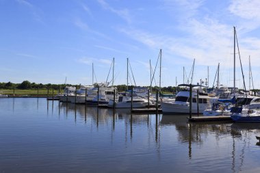 Kuzey Carolina'da Southport Harbor'da zevk tekneler yanaştı