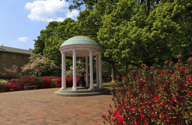 Eski kuyunun Unc Chapel Hill bahar aylarında Kuzey Carolina'da