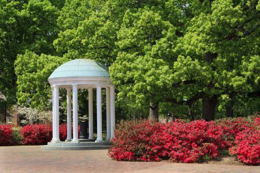 Eski kuyunun Unc Chapel Hill bahar aylarında Kuzey Carolina'da