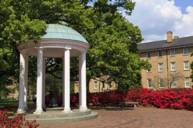 Eski kuyunun Unc Chapel Hill bahar aylarında Kuzey Carolina'da