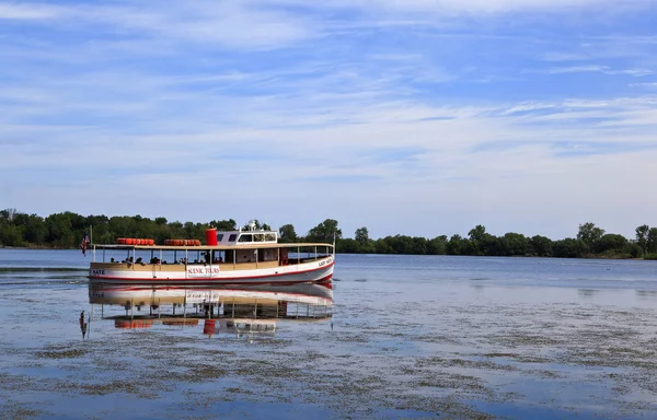 Passeios de barco no Lago Erie no verão — Fotografia de Stock