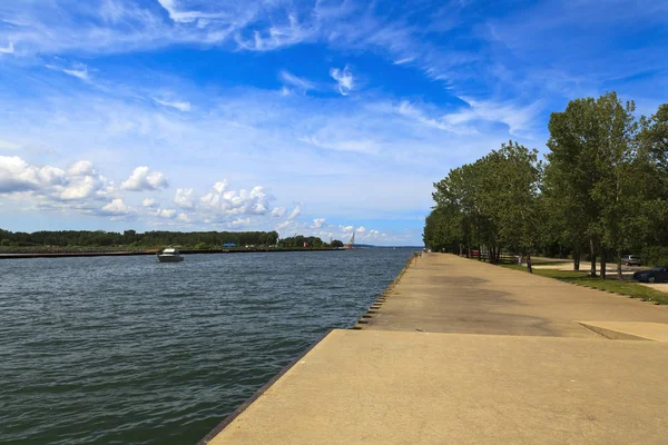 伊利湖和普雷斯克岛湾在伊利宾夕法尼亚州 — 图库照片