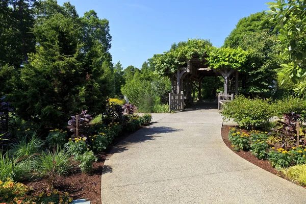 North Carolina Arboretum trädgård entré i Asheville Stockbild