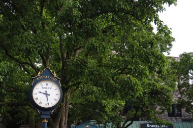 Keeneland yarış parça saat yaz, Kentucky'de
