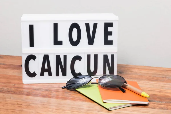 Szeretem Cancun Lightbox Napszemüveg Notebook Toll Utazási Koncepció — Stock Fotó