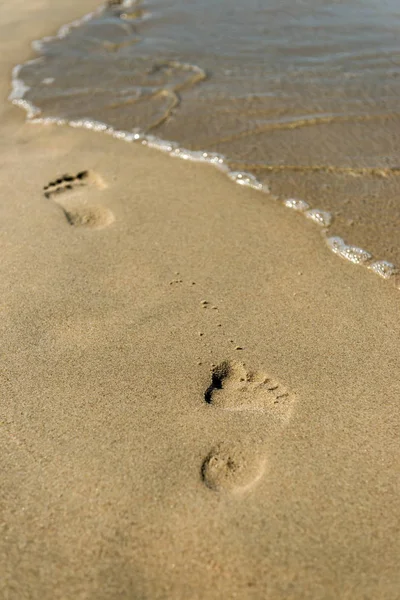 Footprints Left Young Woman Walking Beach — Stock Photo, Image