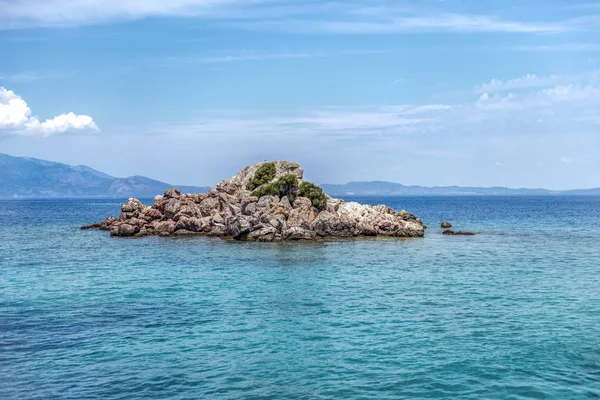 Small Rock Protruding Aegean Sea Beautiful Blue Sky Azure Water — Stock Photo, Image