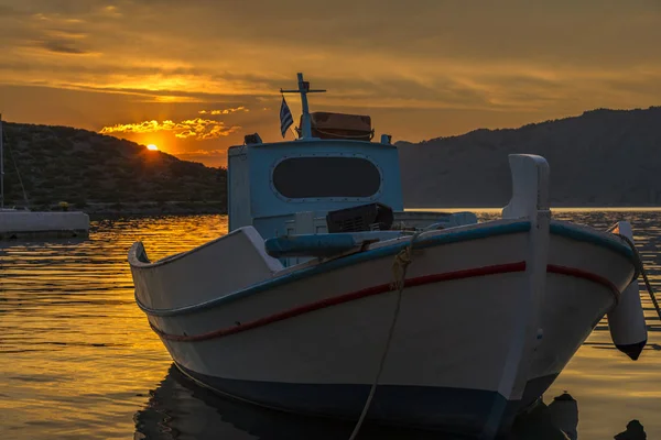 Osamělý Člun Řeckém Ostrově — Stock fotografie